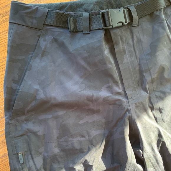 Lululemon Break a Trail Pant in Camo - Picture 5 of 8